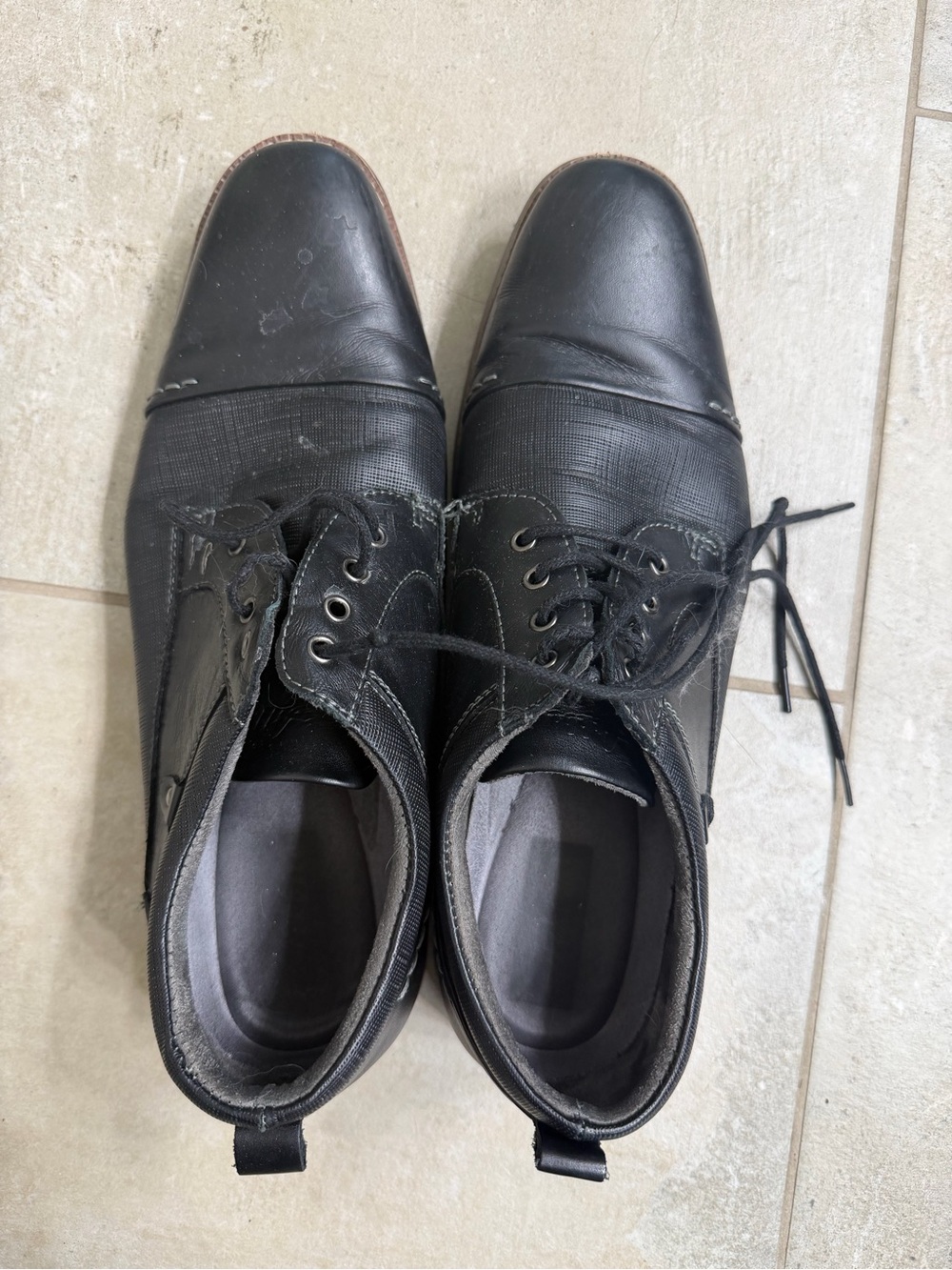 Steve Madden Black Leather Cap-Toe Derby with Tan Sole - Picture 2 of 2